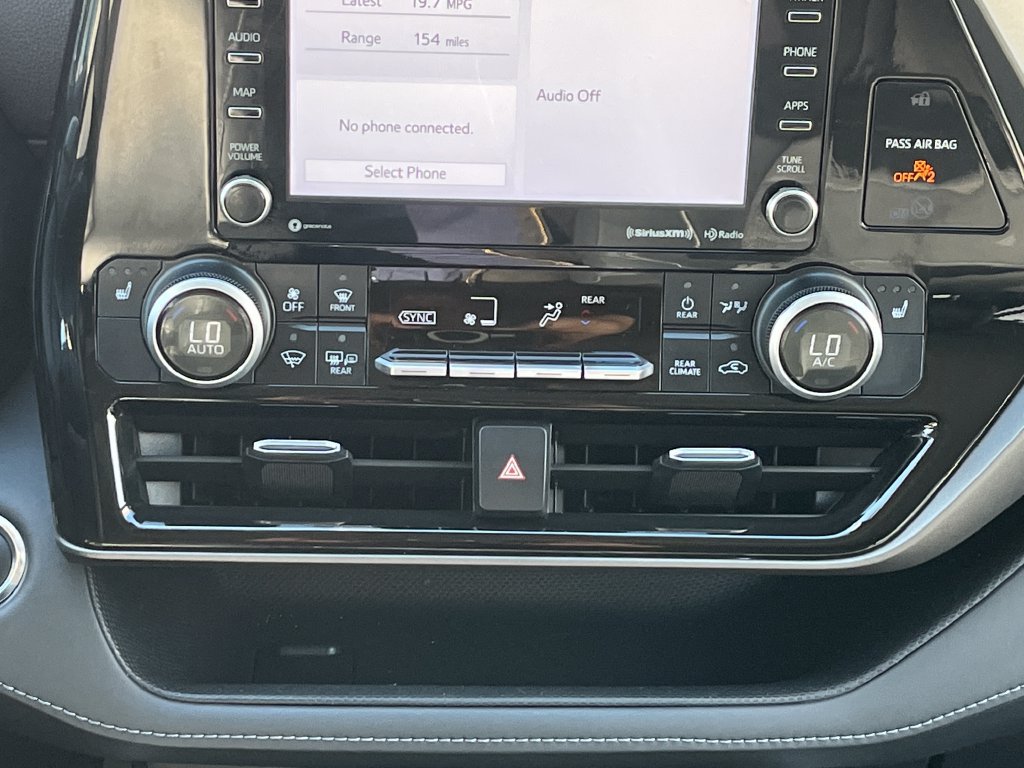Used 2022 Toyota Highlander XLE FWD image 23