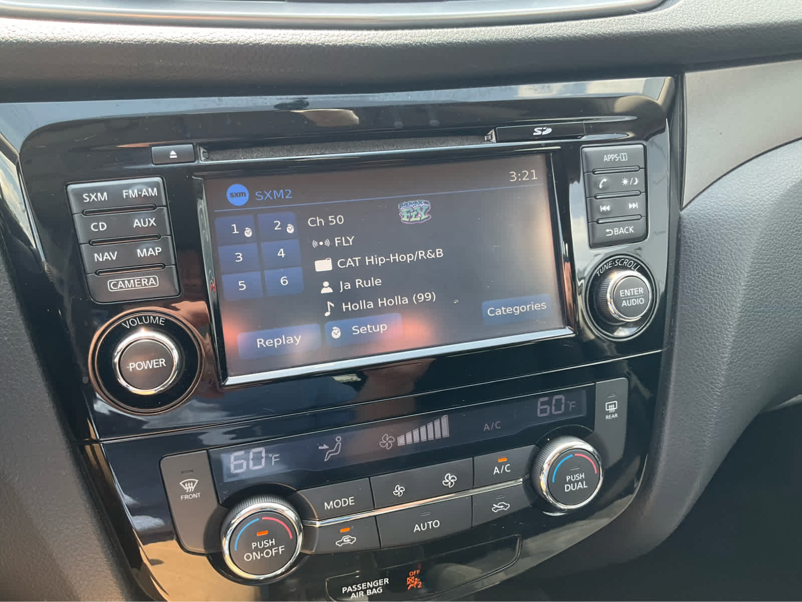 Used 2015 Nissan Rogue SV w/ SV Premium Package AWD/4WD image 6