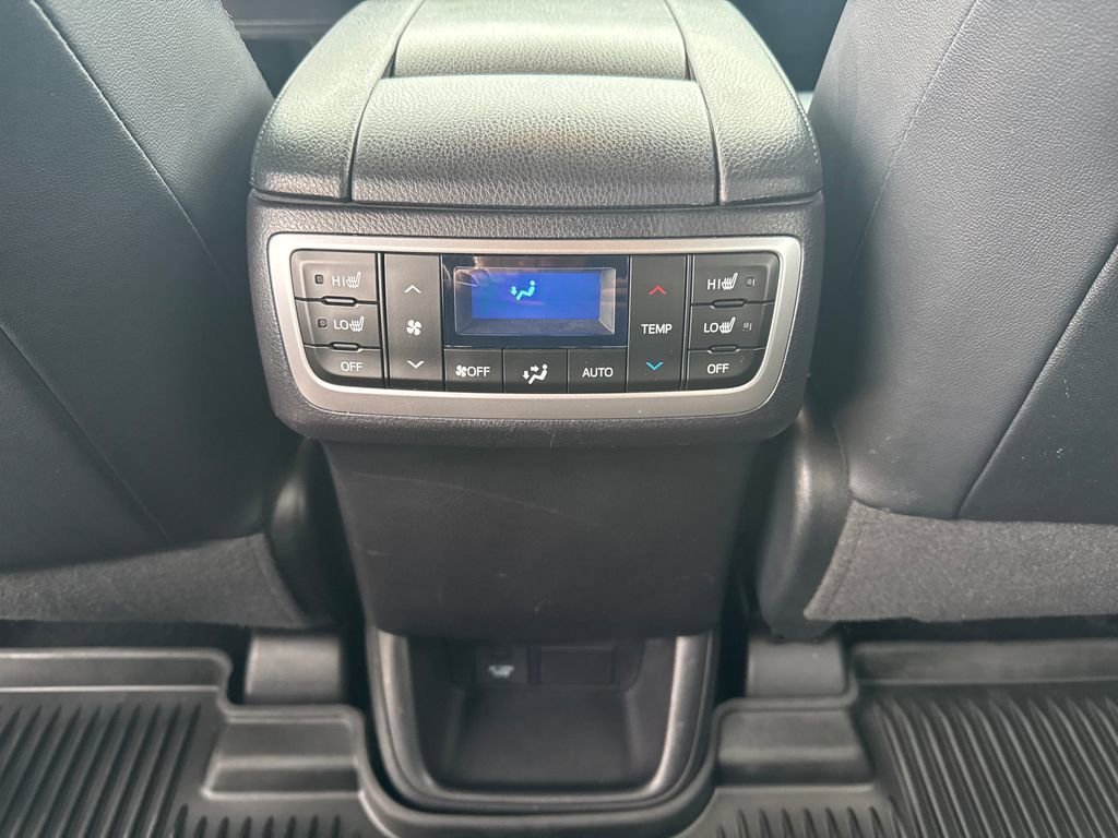 Used 2019 Toyota Highlander Limited Platinum image 32
