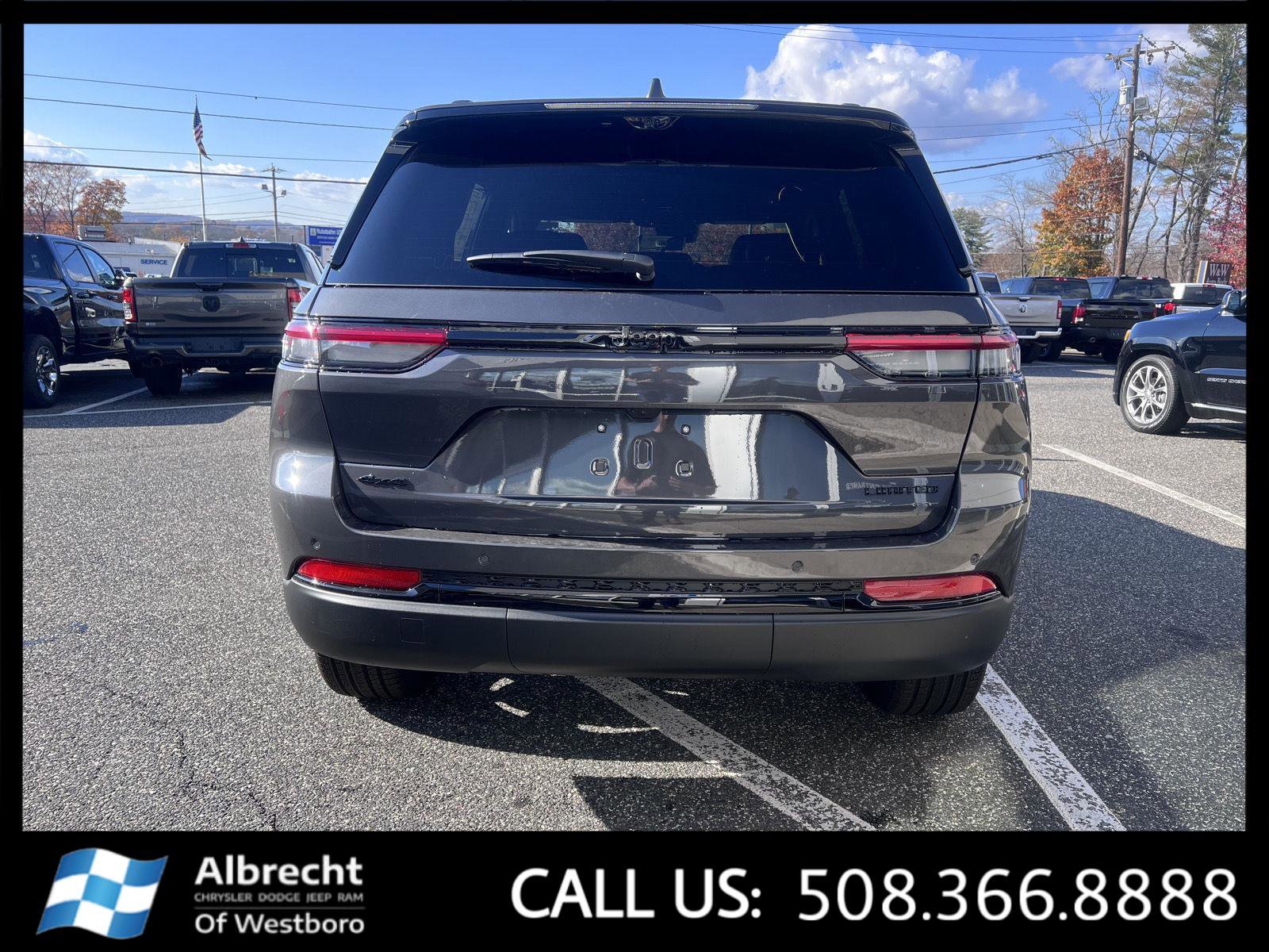 New 2025 Jeep Grand Cherokee Limited w/ Luxury Tech Group II image 4