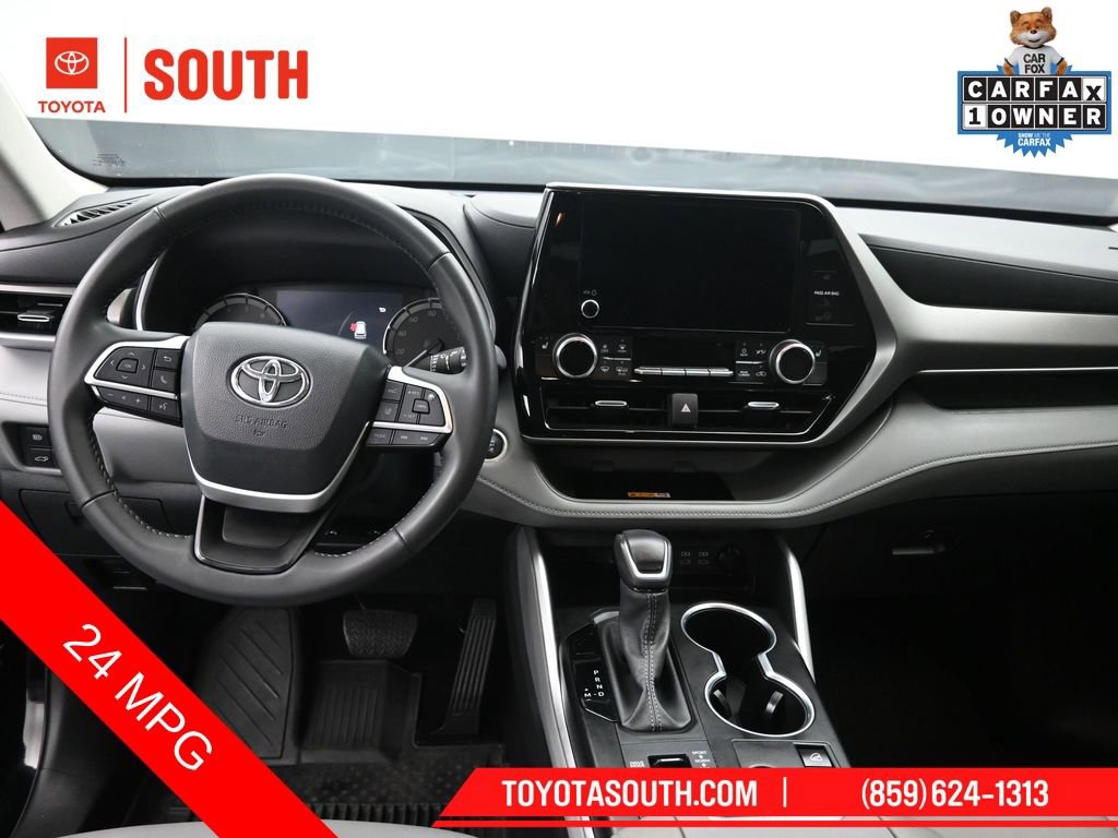 Used 2024 Toyota Highlander XLE AWD/4WD image 11