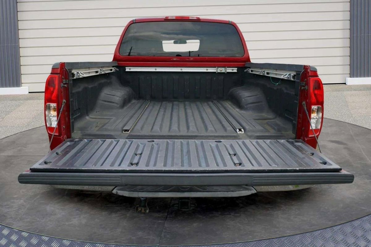 Used 2009 Nissan Frontier SE w/ SE Value Truck Pkg AWD/4WD image 10