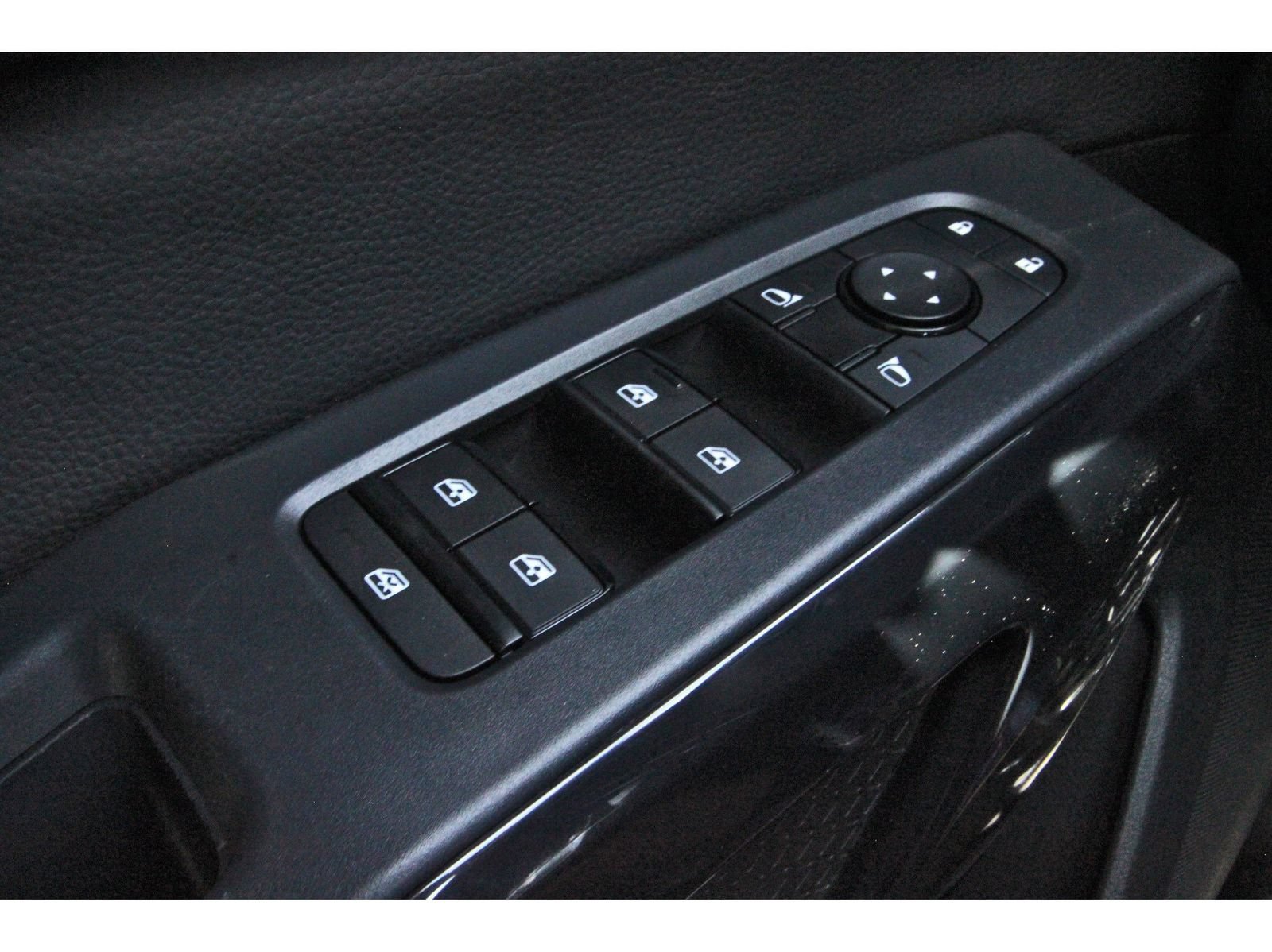 Used 2024 Nissan Pathfinder SV FWD image 23