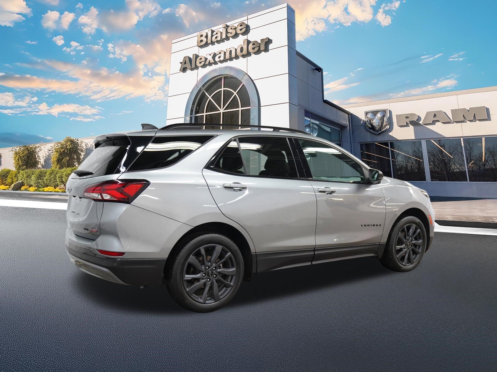 Used 2024 Chevrolet Equinox RS image 3
