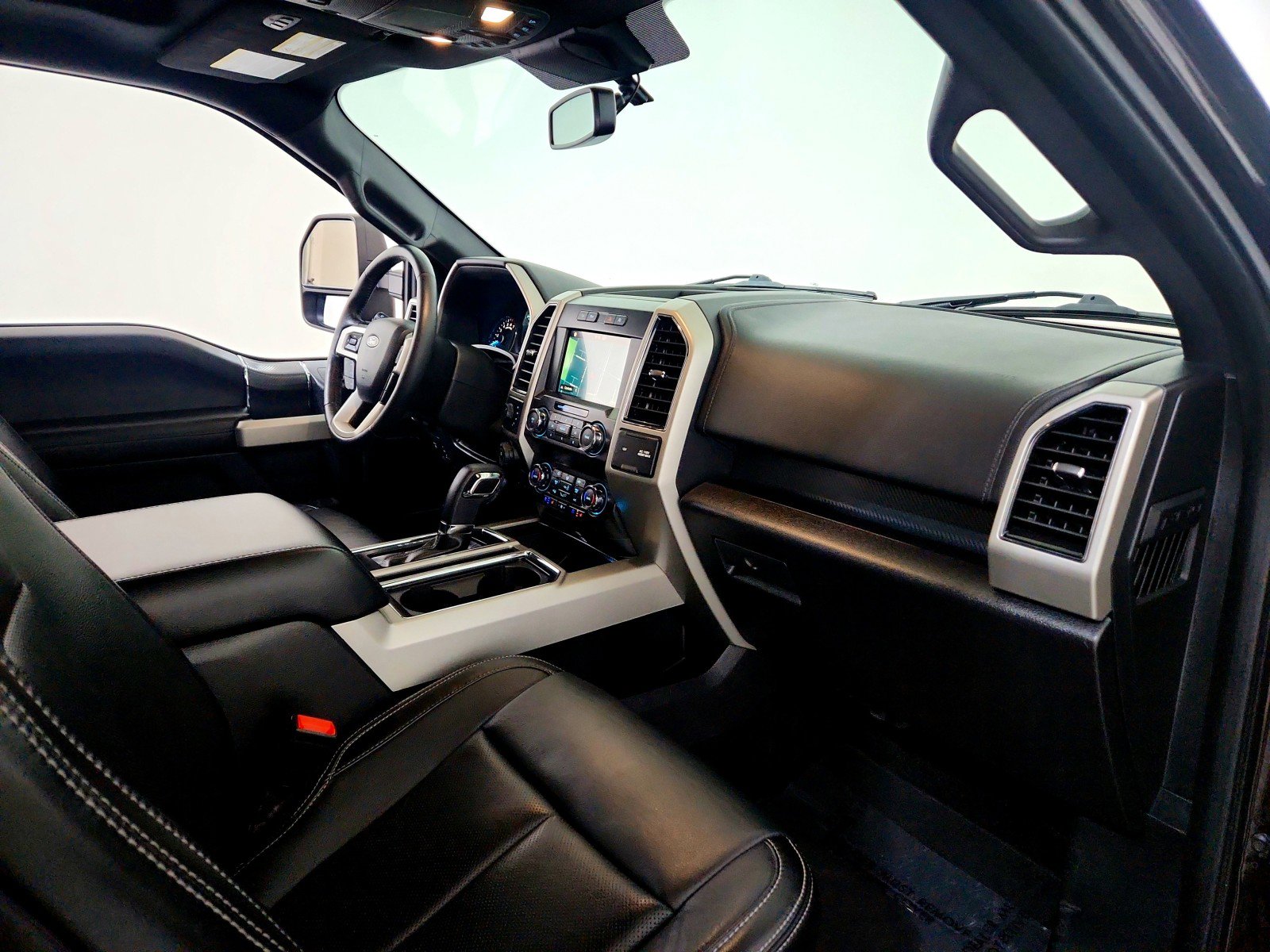 Used 2019 Ford F150 Lariat image 28