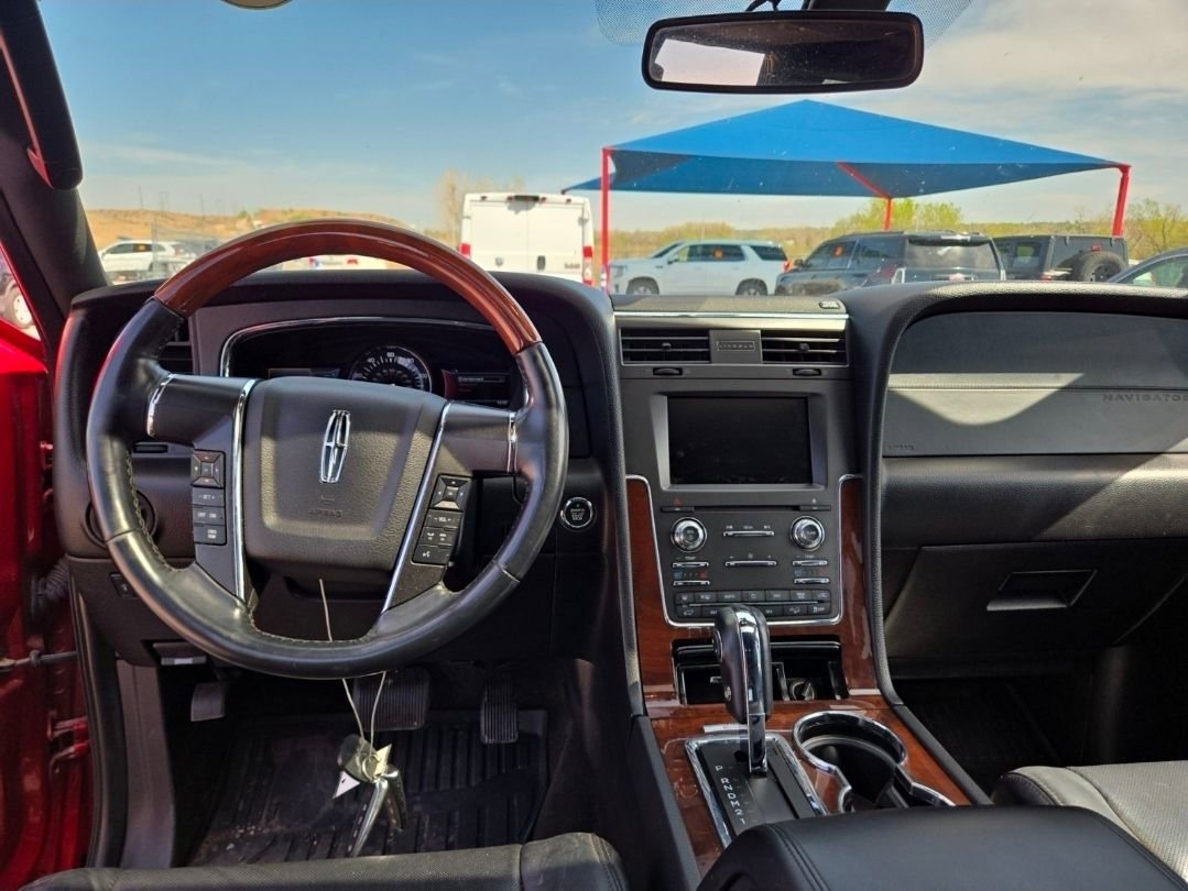 Used 2015 Lincoln Navigator 4WD image 7