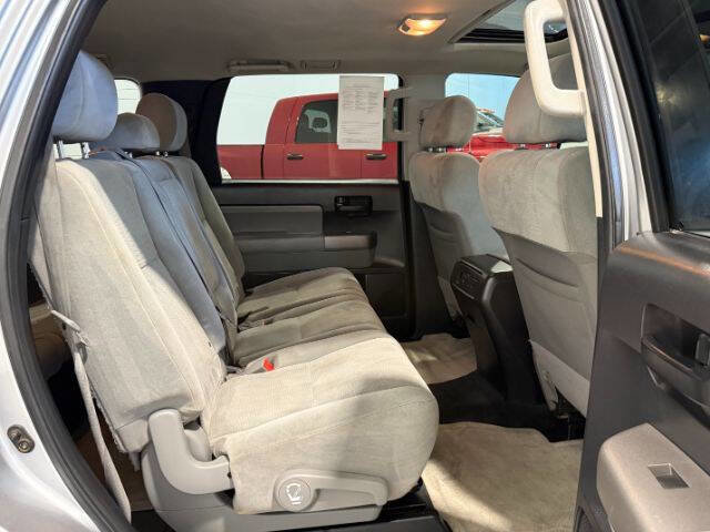 Used 2016 Toyota Sequoia SR5 AWD/4WD image 18