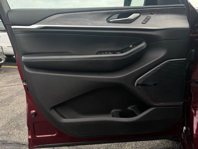 Used 2022 Jeep Grand Cherokee Overland w/ Adv Protech Group III image 15