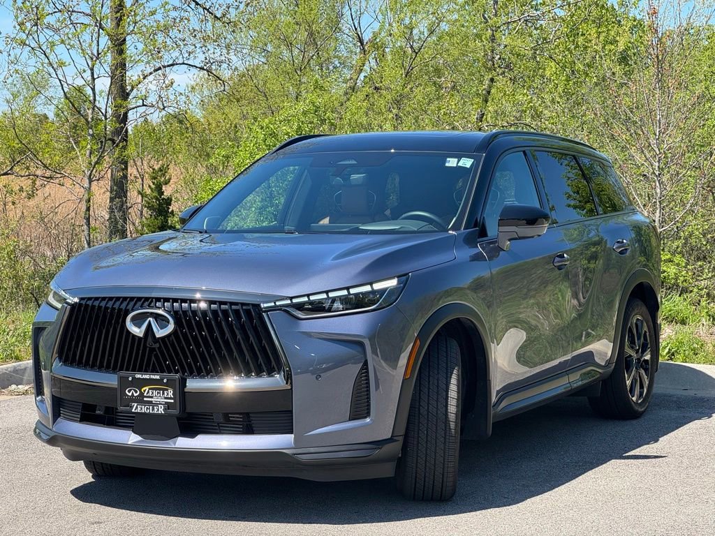 Certified 2025 INFINITI QX50 Luxe w/ Accent Package AWD/4WD image 3