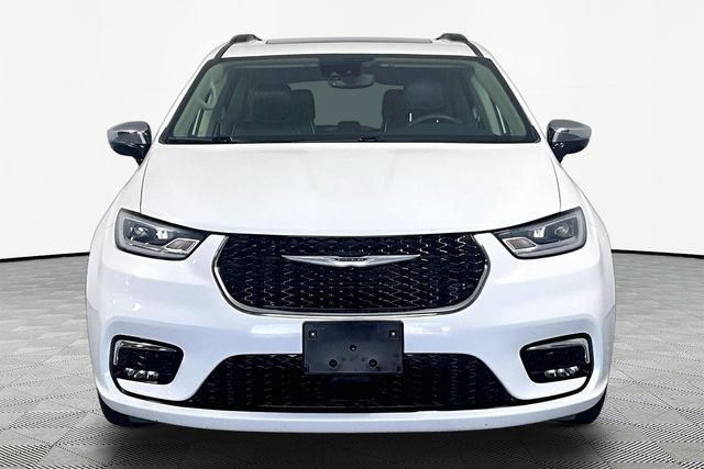Used 2023 Chrysler Pacifica Limited FWD image 3