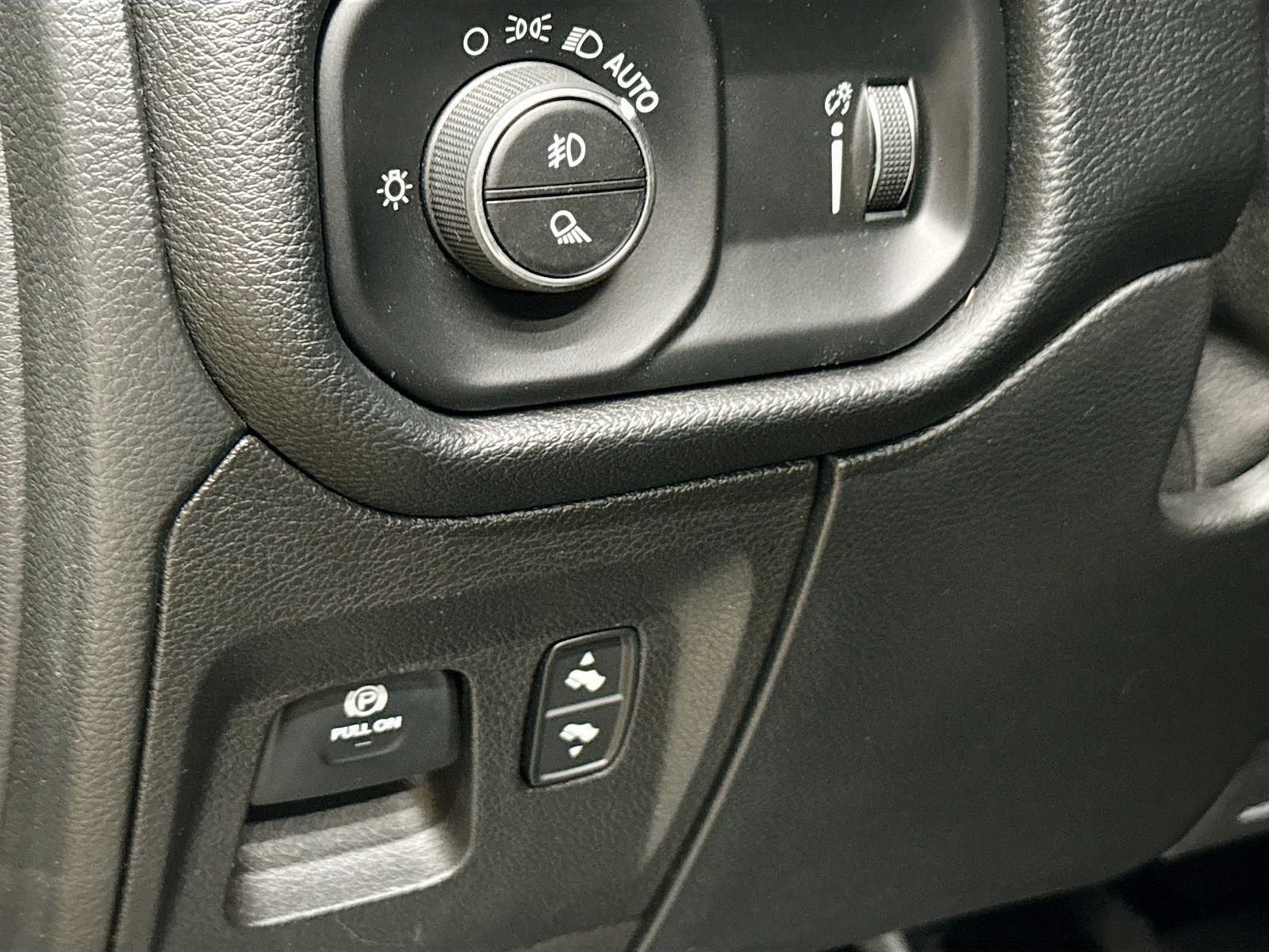 Used 2020 RAM 1500 Big Horn AWD/4WD image 13
