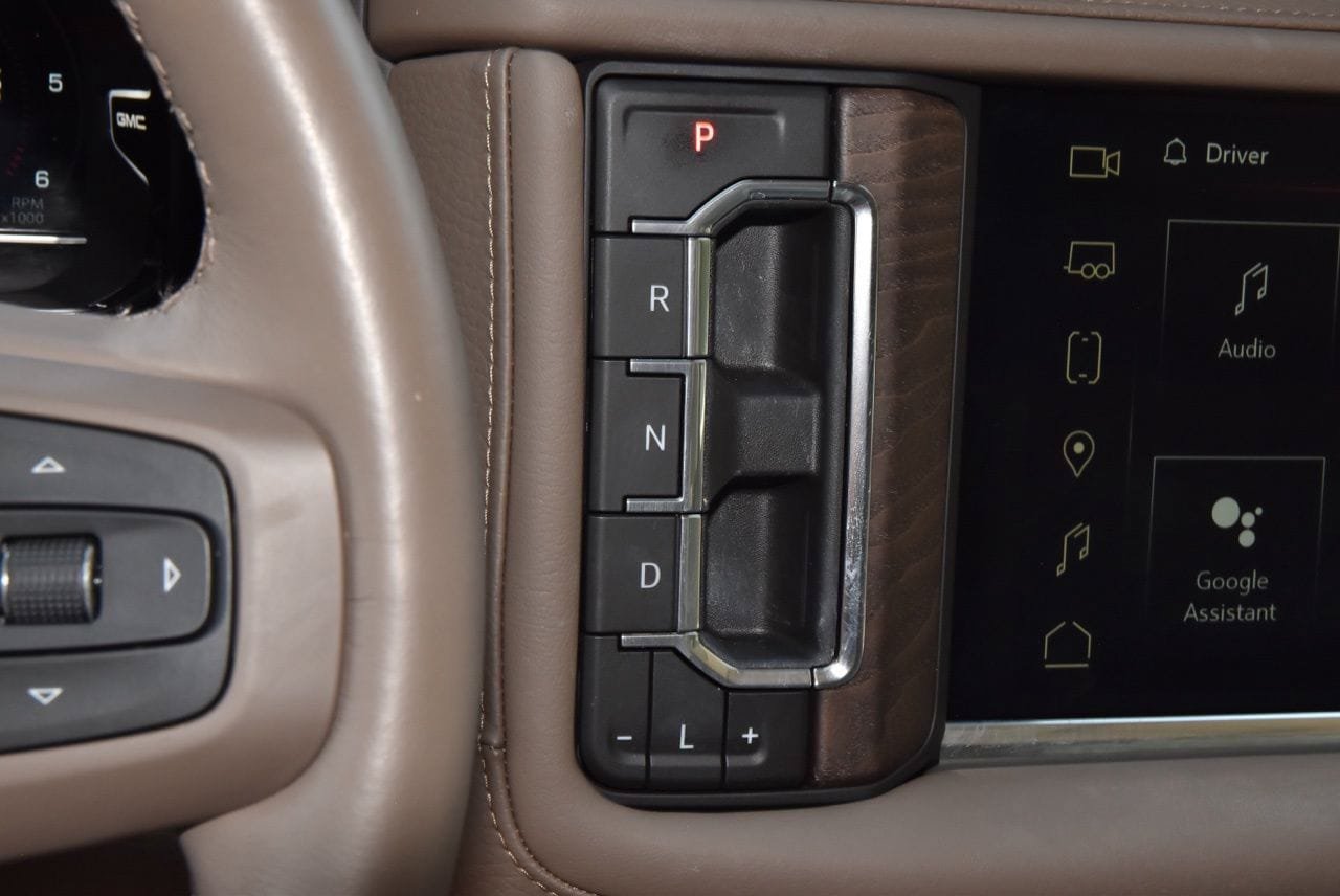 Used 2024 GMC Yukon XL Denali w/ Advanced Technology Package AWD/4WD image 29