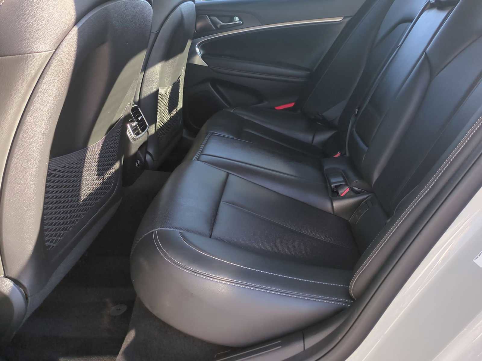 Used 2025 Genesis G70 2.5T image 25