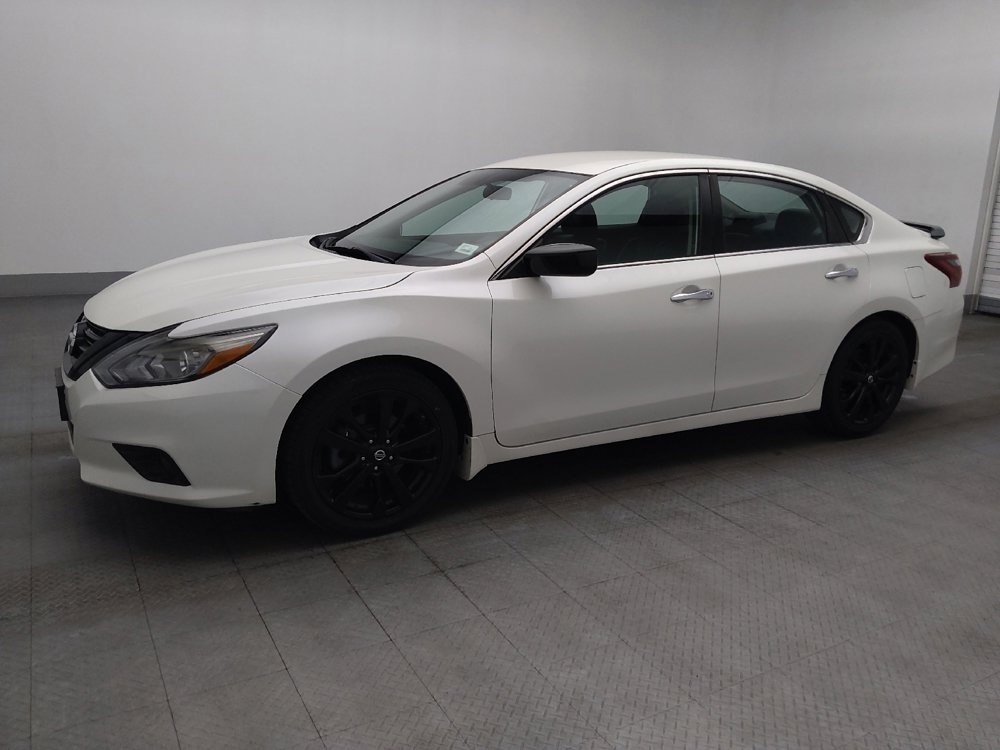 Used 2018 Nissan Altima 2.5 SR w/ SR Midnight Edition FWD image 2