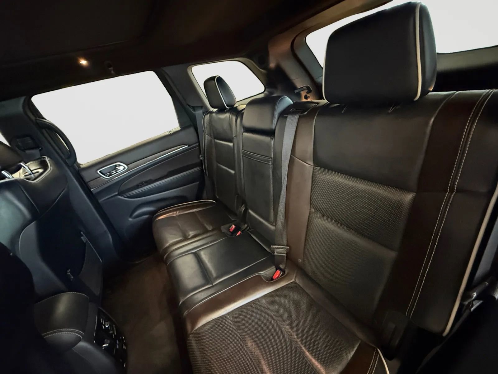 Used 2016 Jeep Grand Cherokee Overland AWD/4WD image 12