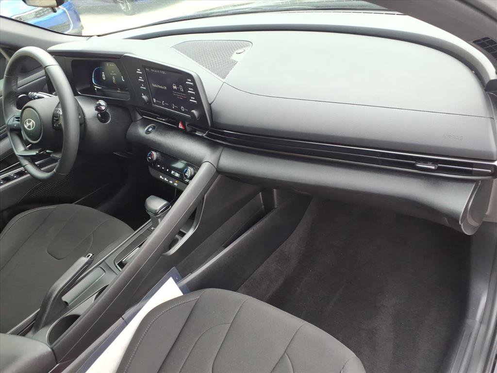 Used 2025 Hyundai Elantra Sport image 42