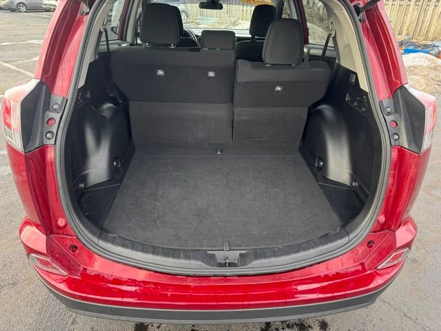 Used 2018 Toyota RAV4 LE image 18