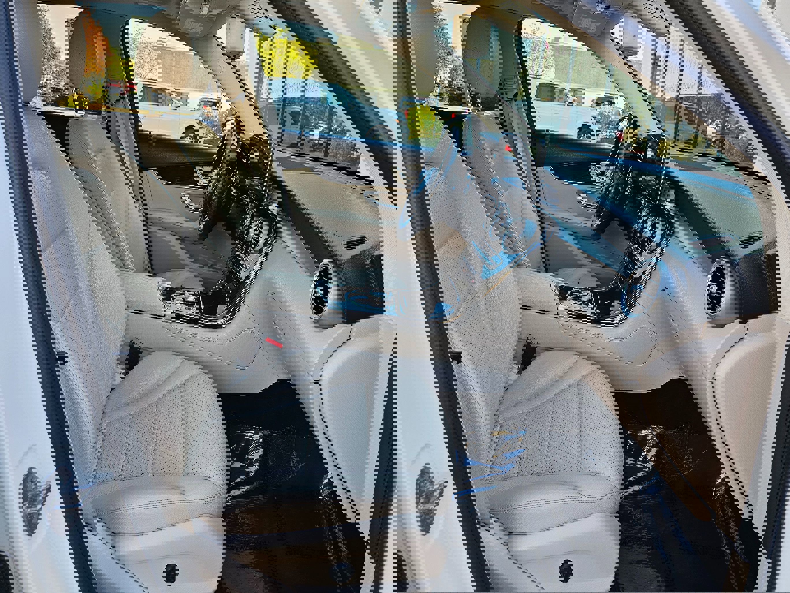 Used 2017 Mercedes-Benz GLC 300 4MATIC SUV image 33