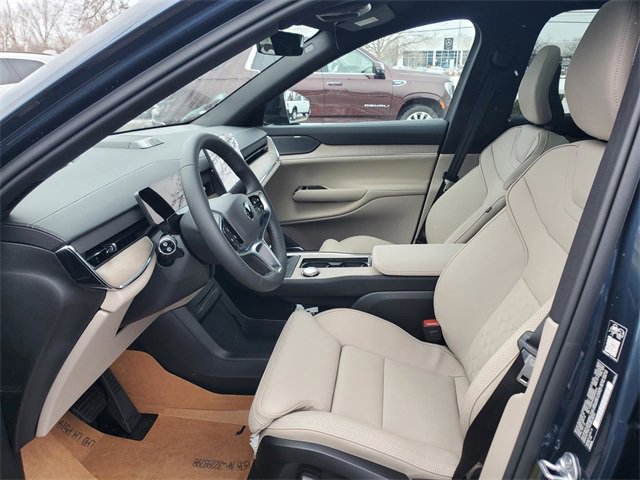 New 2025 Volvo EX90 Plus w/ Protection Package Premier image 14