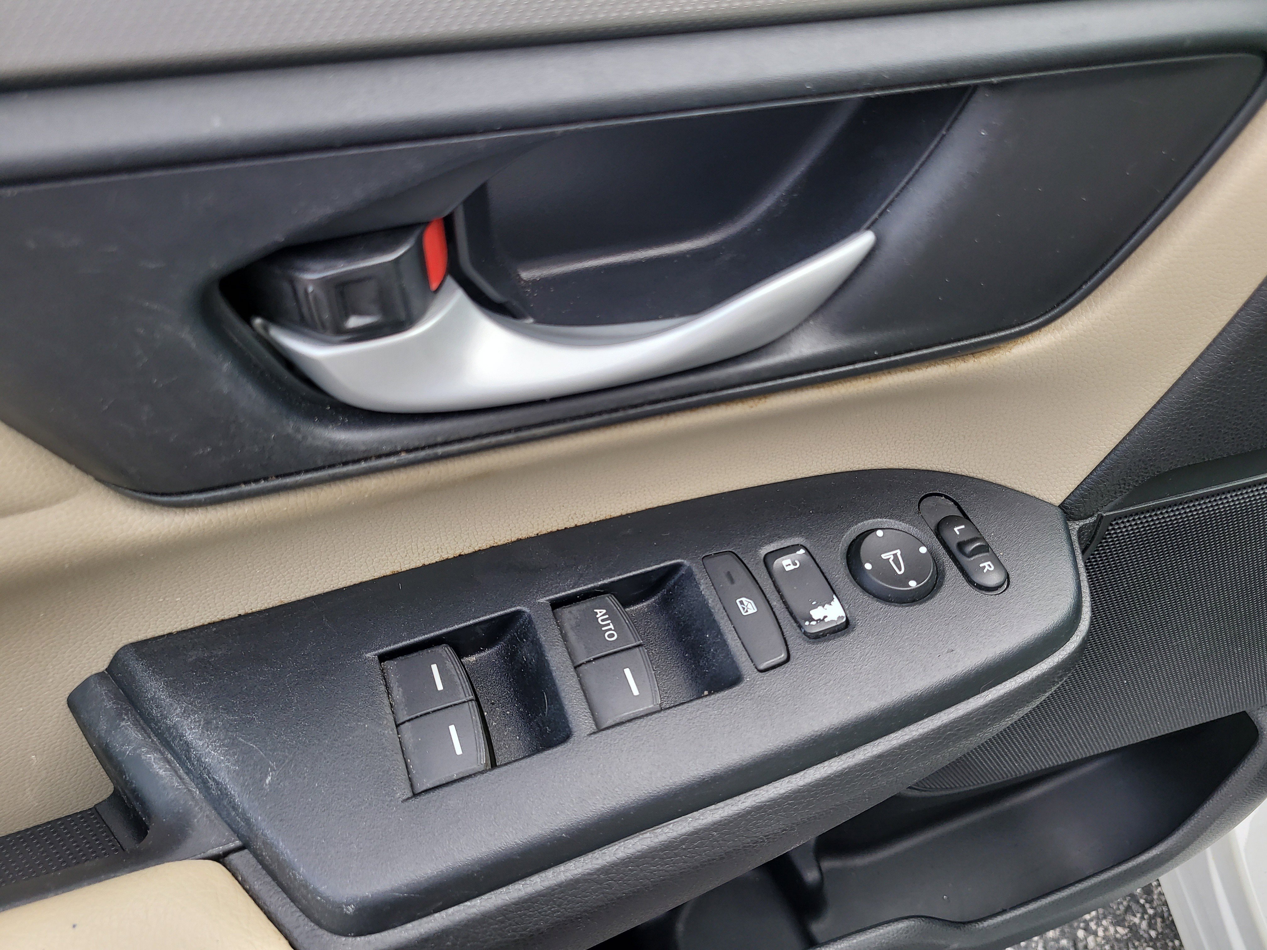 Used 2017 Honda CR-V LX image 17