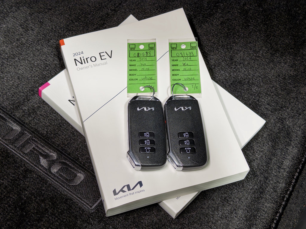 Used 2024 Kia Niro Wave w/ Wave Preserve Package FWD image 24