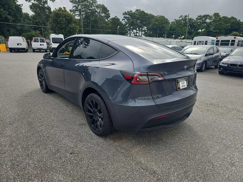 Used 2022 Tesla Model Y Long Range AWD/4WD image 2