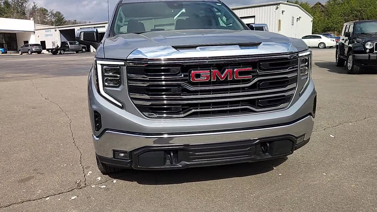 Used 2025 GMC Sierra 1500 SLT image 1
