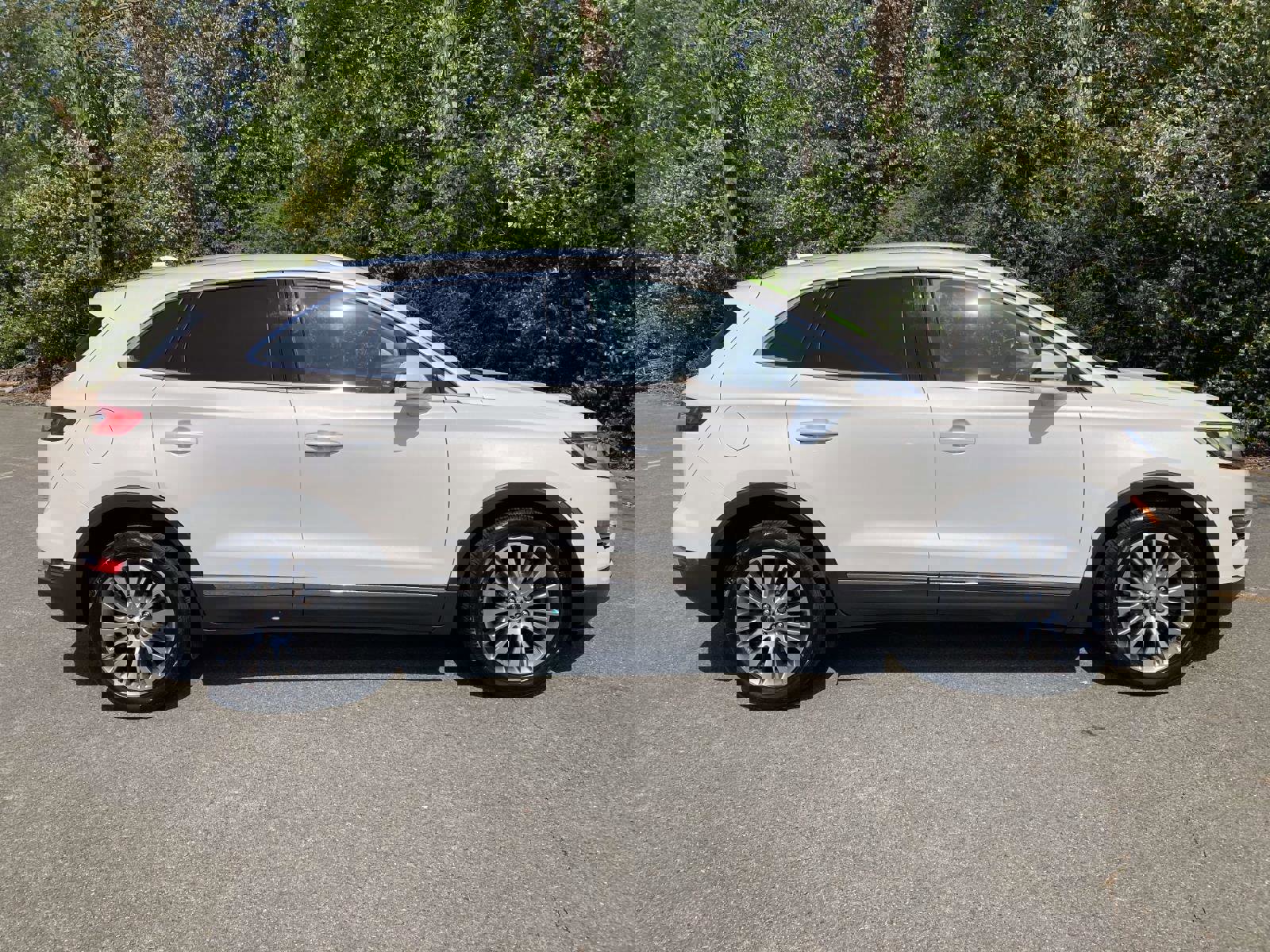 Used 2017 Lincoln MKC Reserve image 2