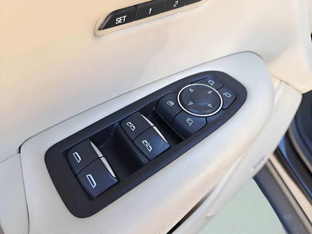 Used 2017 Cadillac XT5 Luxury w/ Driver Awareness Package image 15