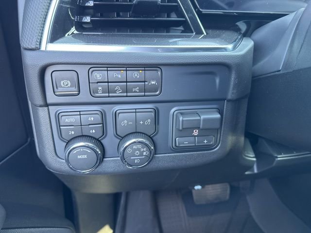 New 2026 Chevrolet Suburban RST w/ Comfort Package AWD/4WD image 26