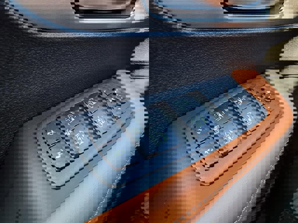 New 2026 Chrysler Pacifica Pinnacle image 16