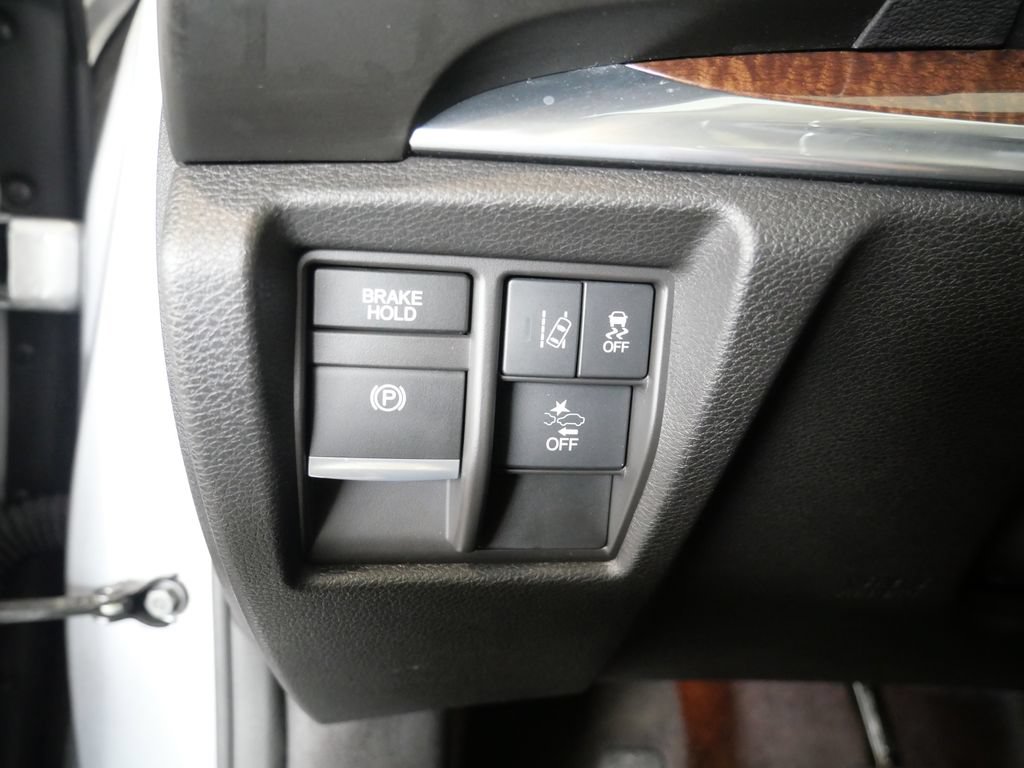 Used 2018 Acura MDX w/ Technology Package AWD/4WD image 14