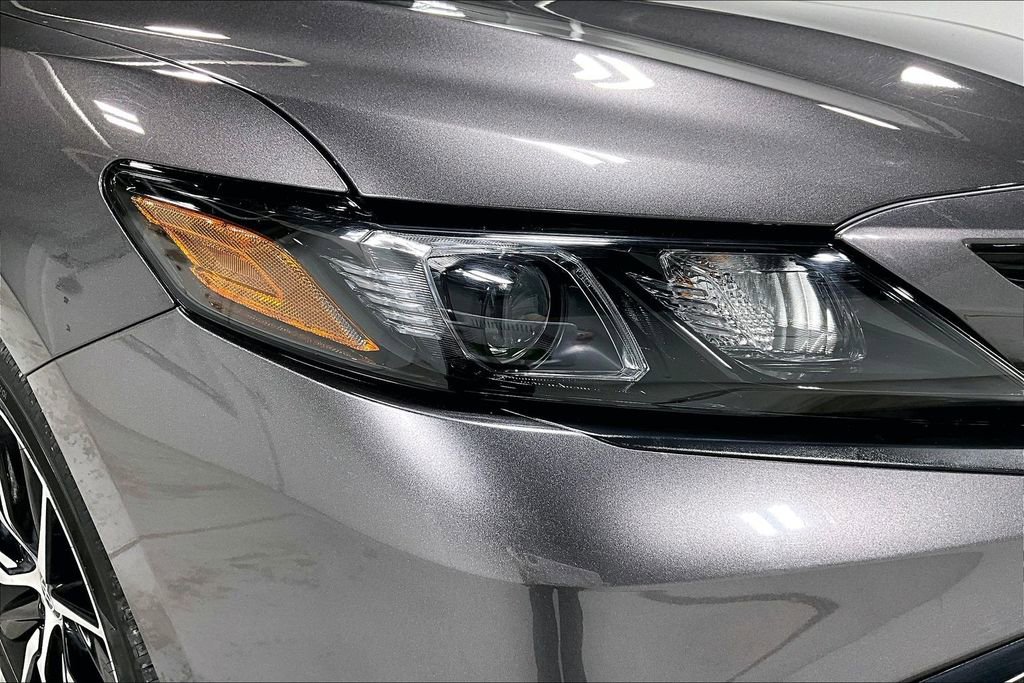 Used 2024 Toyota Camry SE image 38