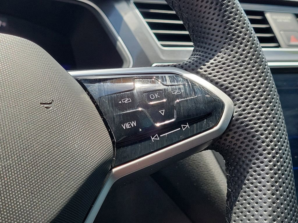 Used 2024 Volkswagen Tiguan SE R-Line FWD image 31
