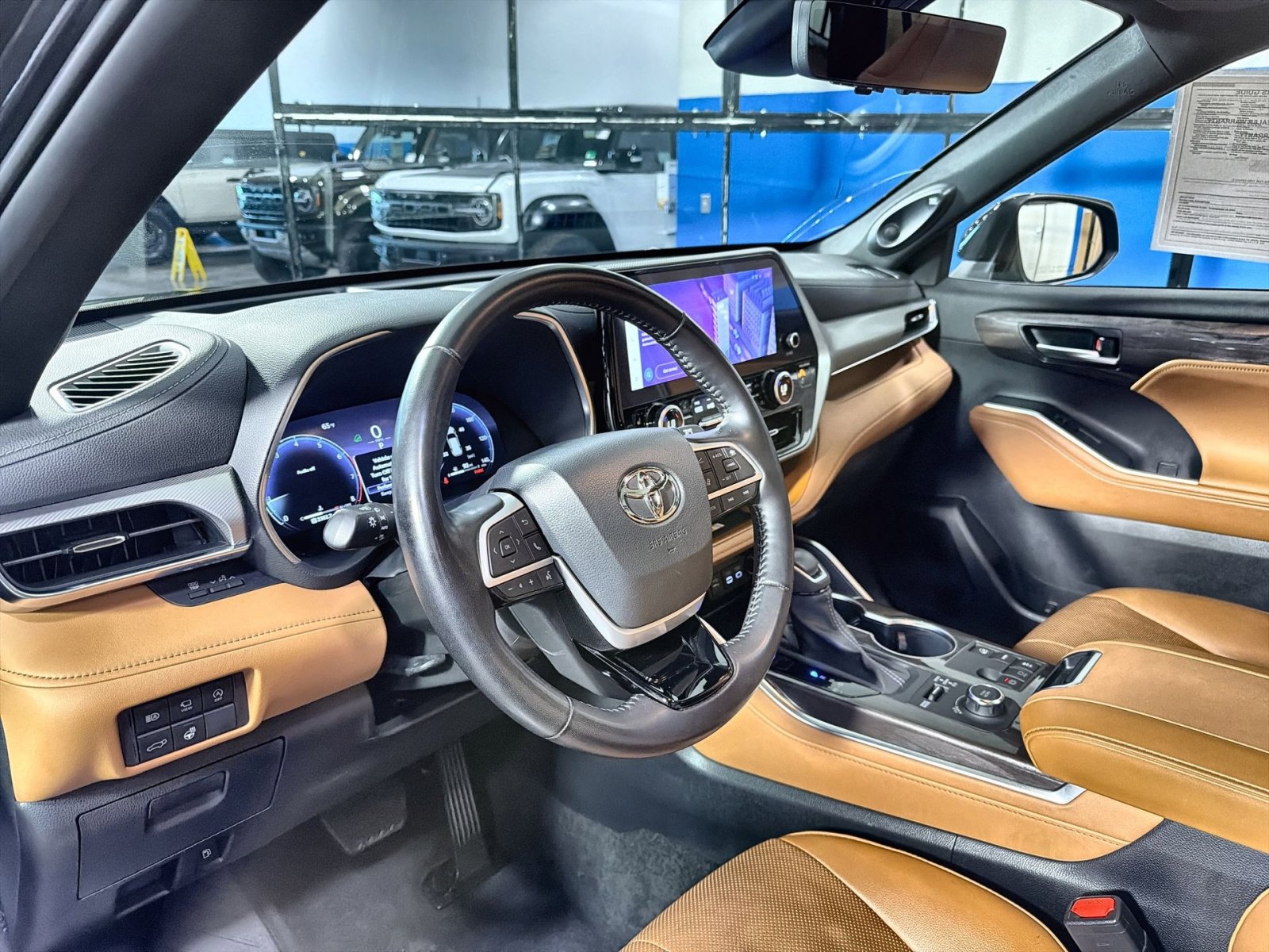Used 2024 Toyota Highlander Platinum AWD/4WD image 28