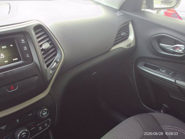 Used 2015 Jeep Cherokee Latitude AWD/4WD image 12