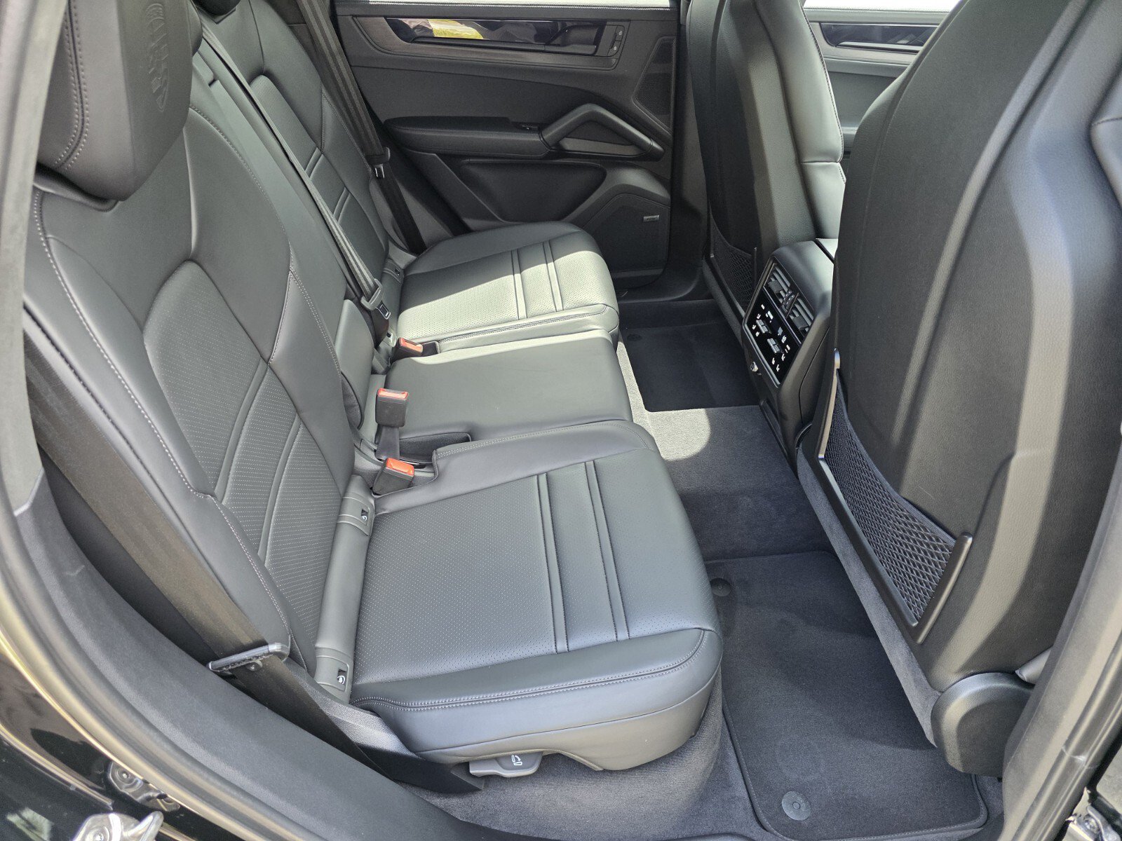 Used 2025 Porsche Cayenne GTS AWD/4WD image 5