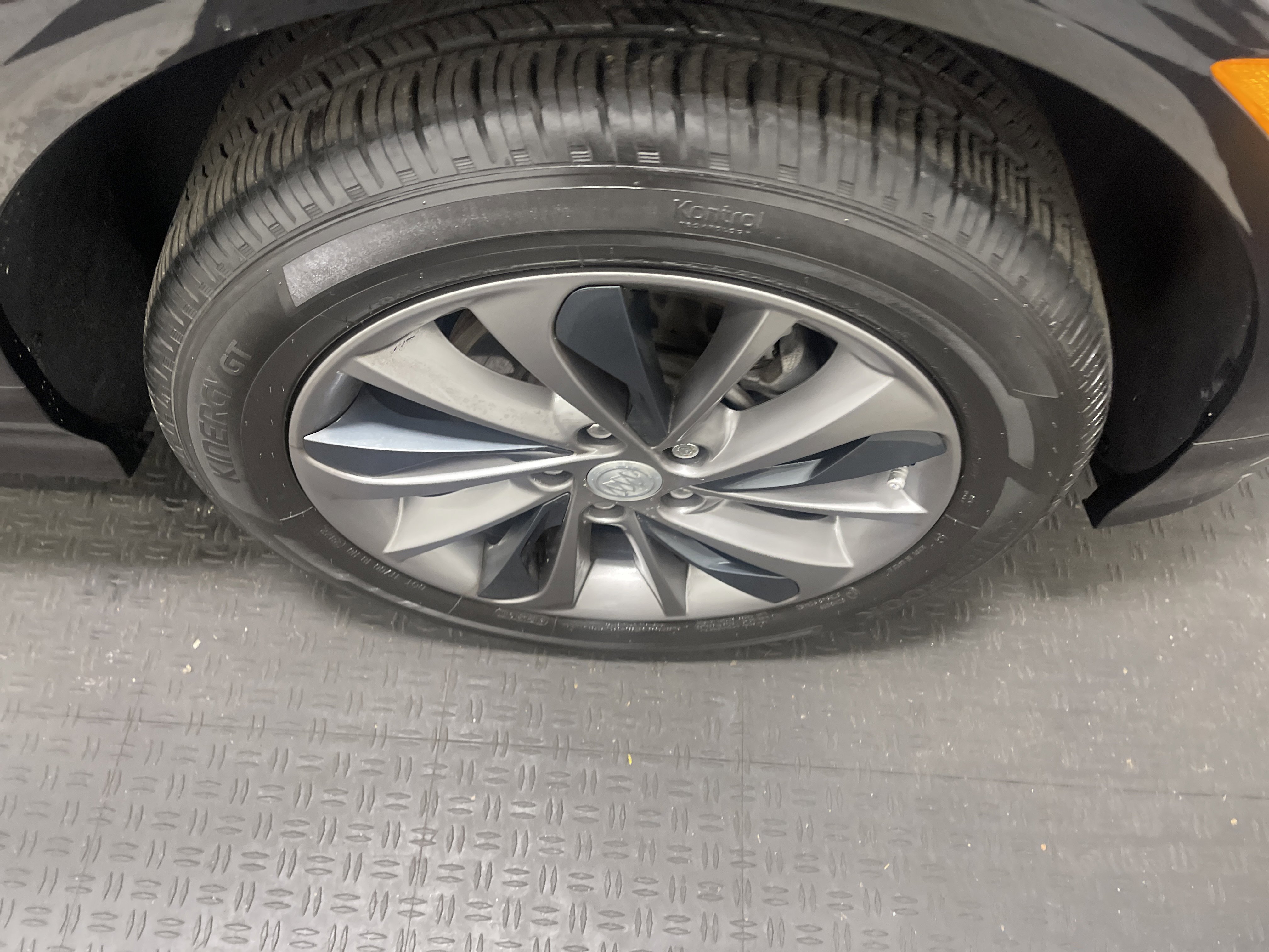 Used 2023 Buick Encore GX Select w/ Sport Touring Package image 27