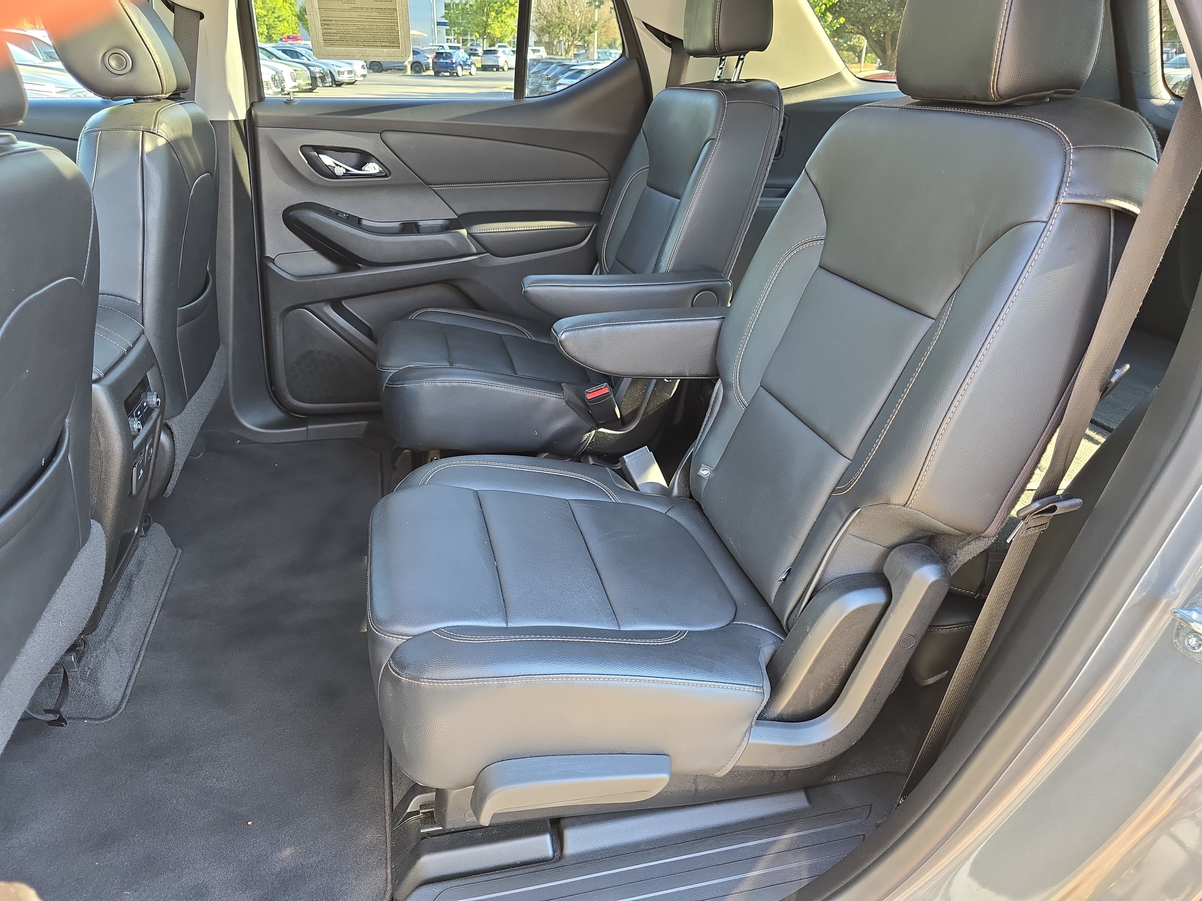 Used 2019 Chevrolet Traverse LT w/ LT Premium Package AWD/4WD image 16