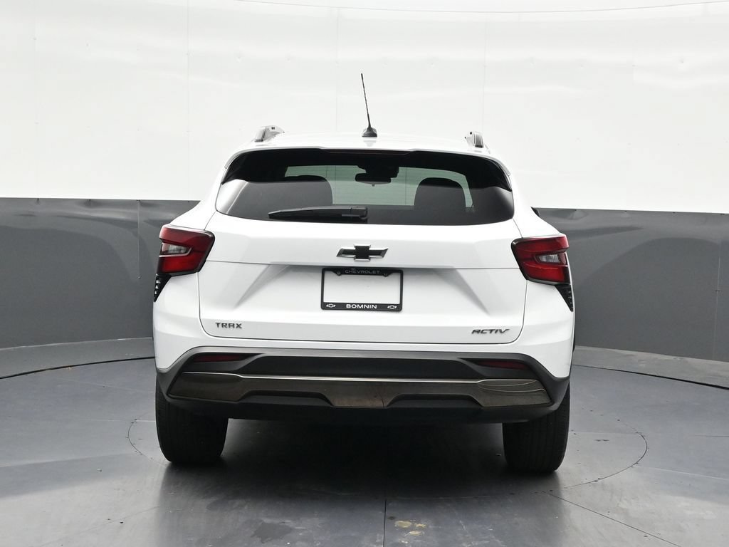 Used 2024 Chevrolet Trax ACTIV w/ Sunroof Package FWD image 4