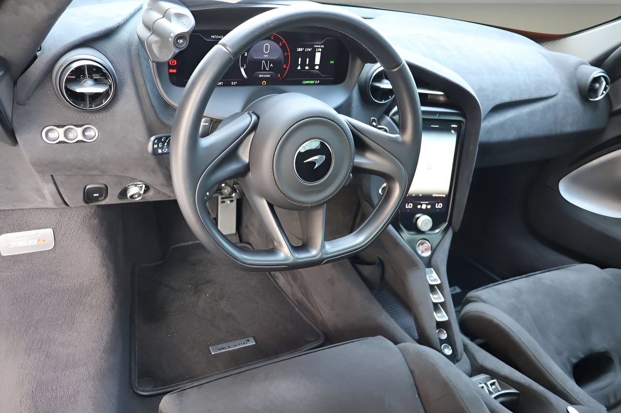 Used 2024 McLaren 750S Spider RWD image 17