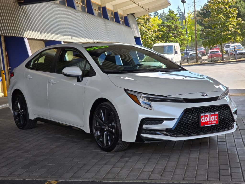 Used 2024 Toyota Corolla SE w/ SE Package FWD image 3