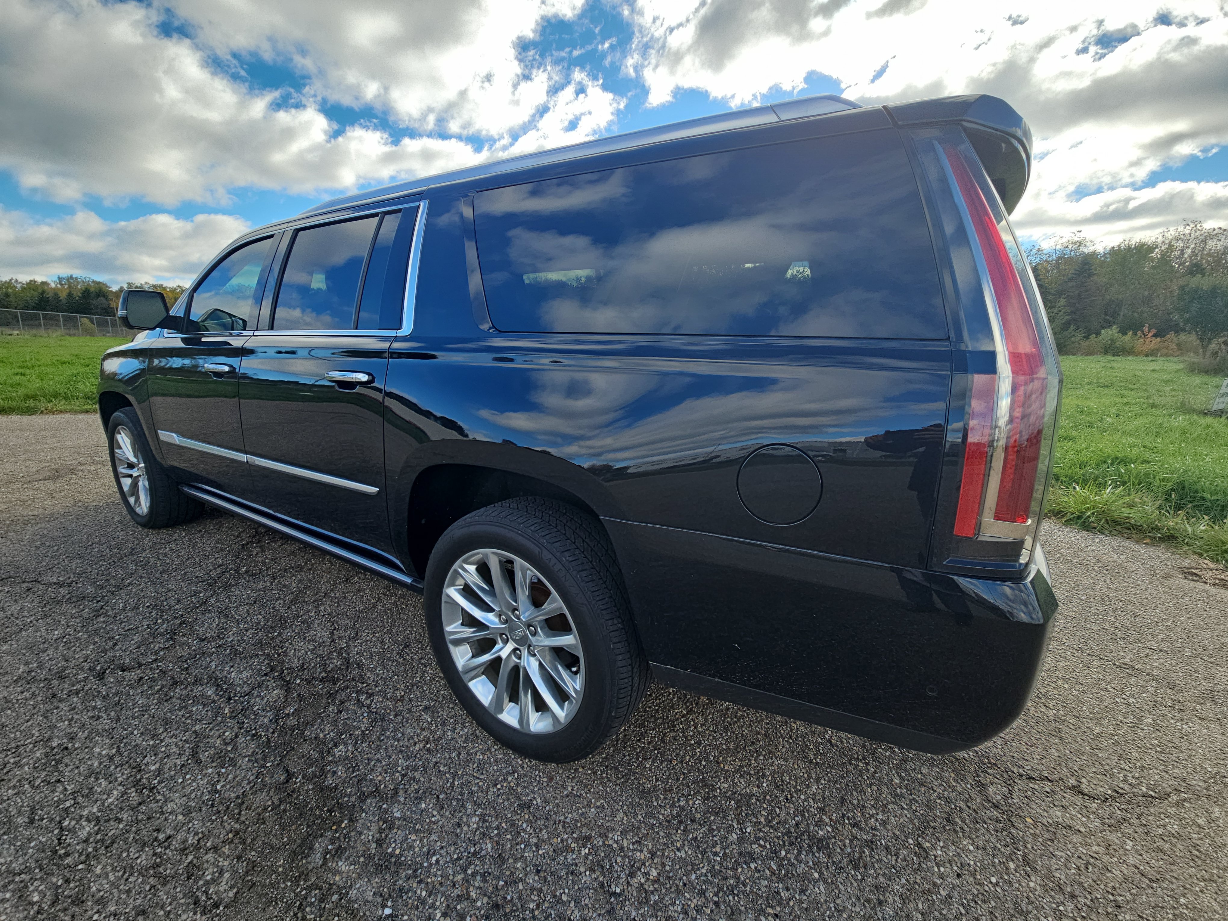 Used 2019 Cadillac Escalade ESV Premium Luxury AWD/4WD image 8