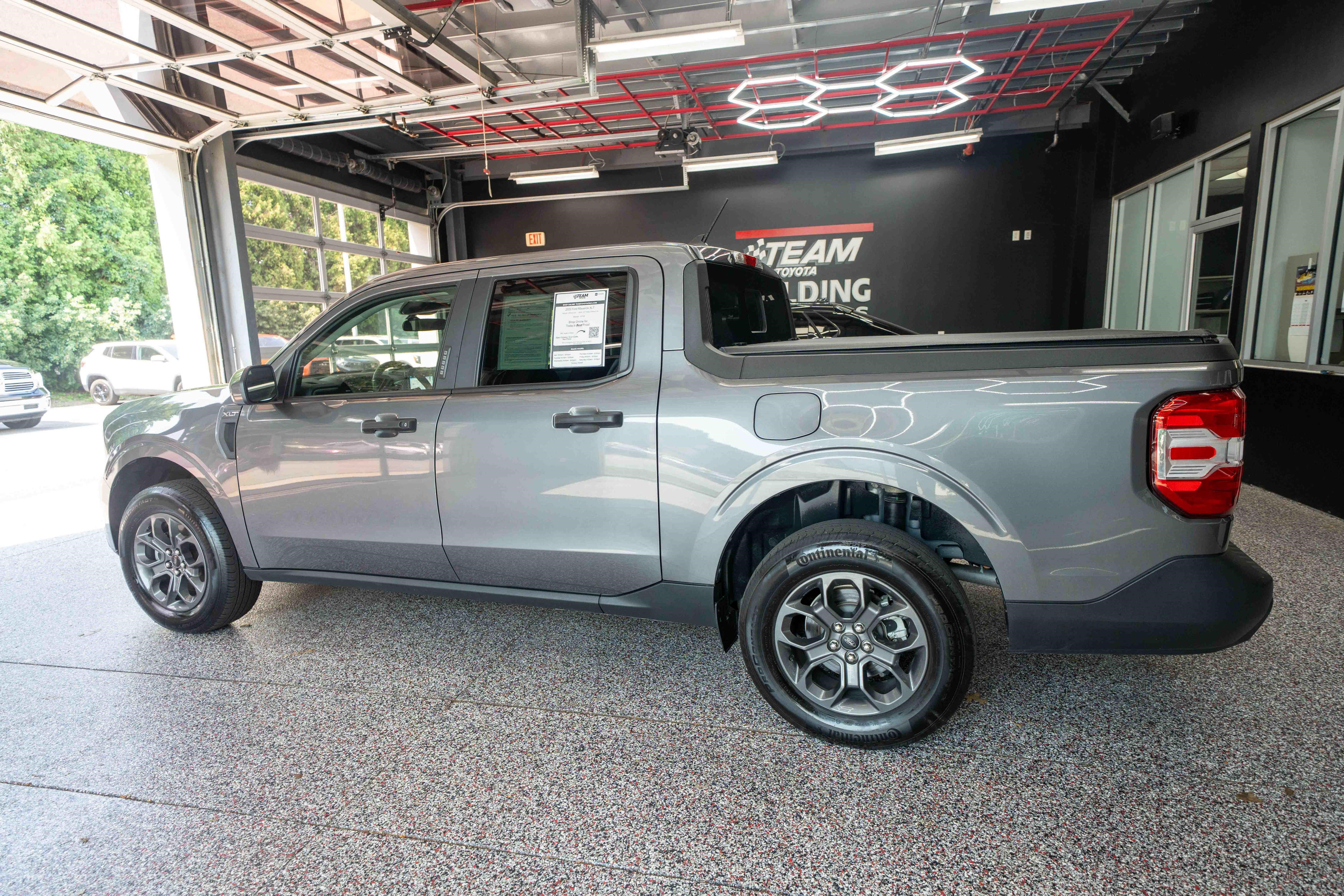 Used 2023 Ford Maverick XLT w/ XLT Luxury Package FWD image 2
