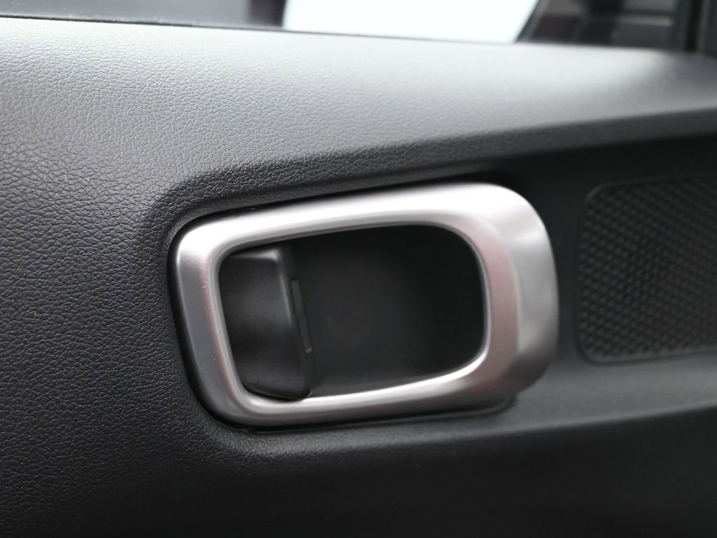 Used 2025 Hyundai Venue SEL image 22