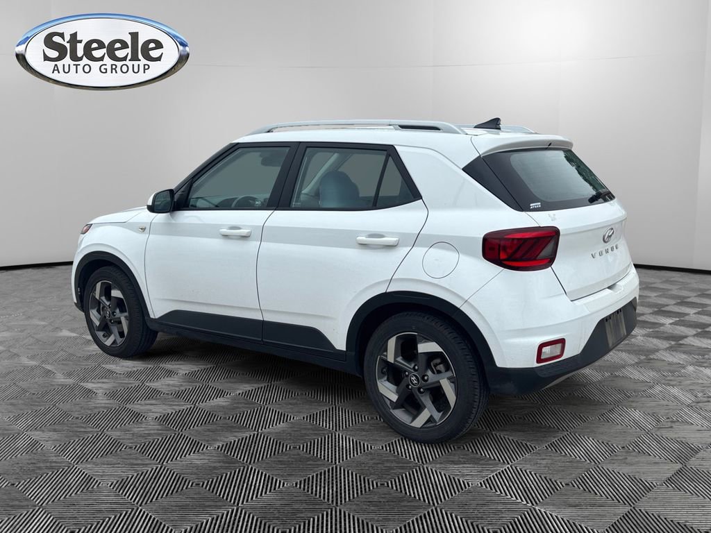 Used 2021 Hyundai Venue SEL w/ Cargo Package FWD image 3