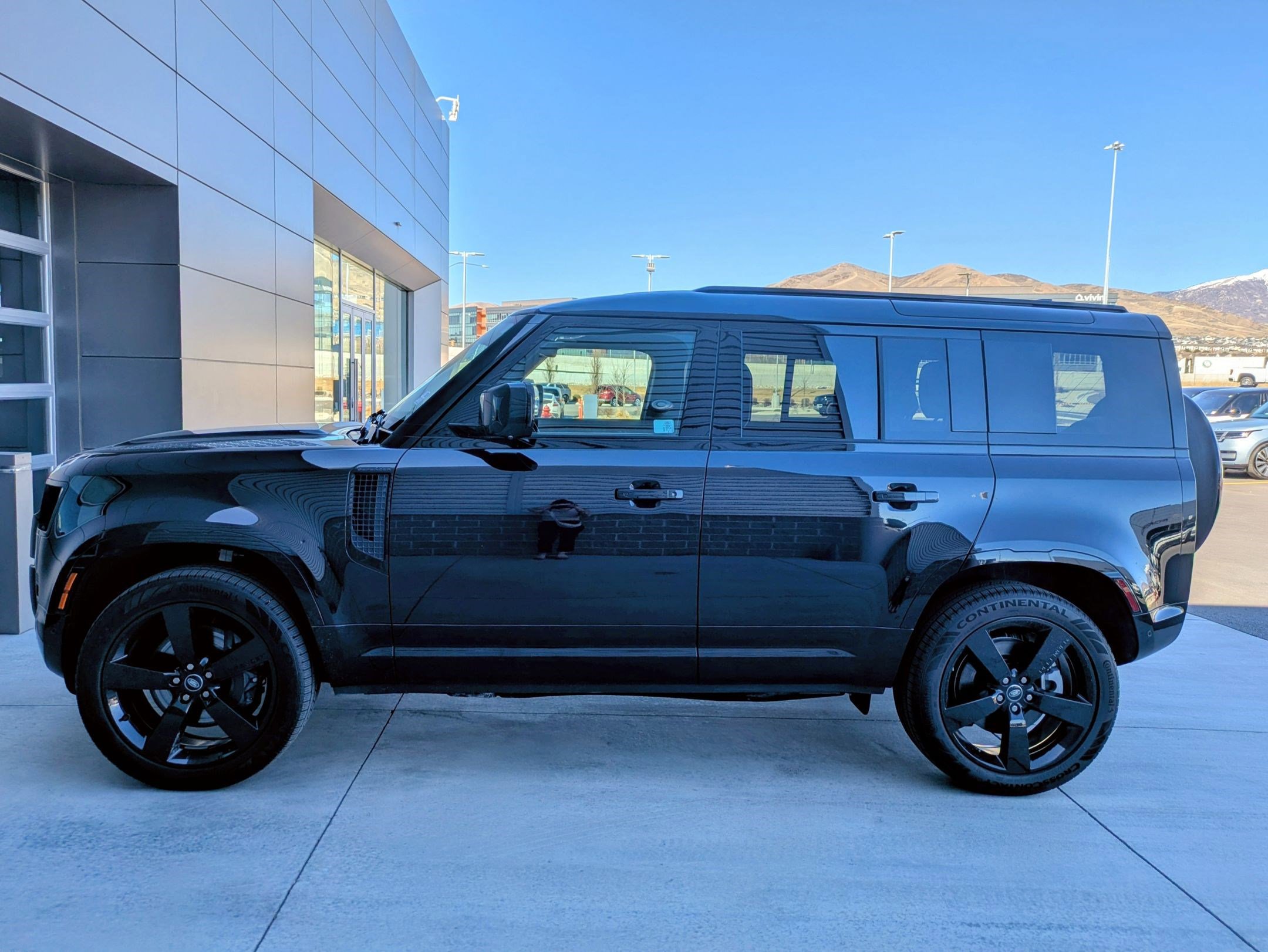 Certified 2025 Land Rover Defender 110 X-Dynamic SE image 11