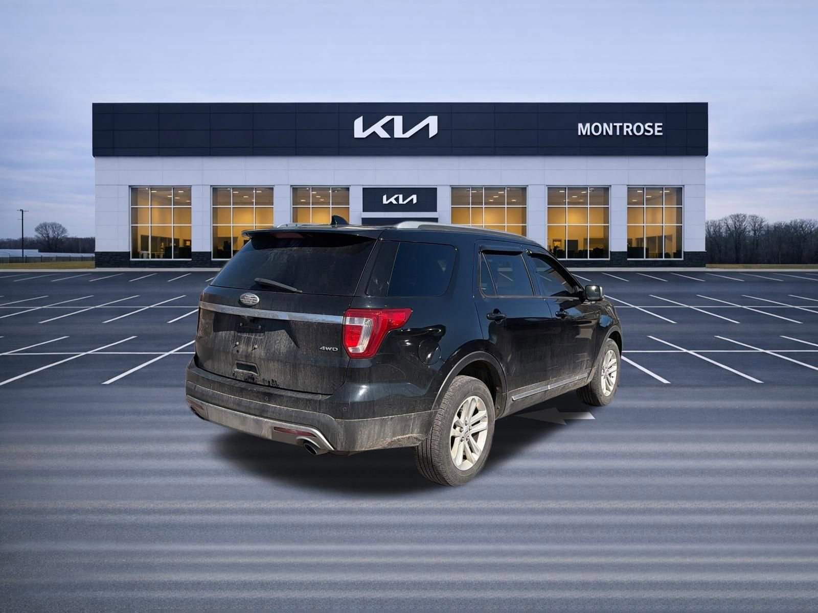 Used 2017 Ford Explorer XLT image 5