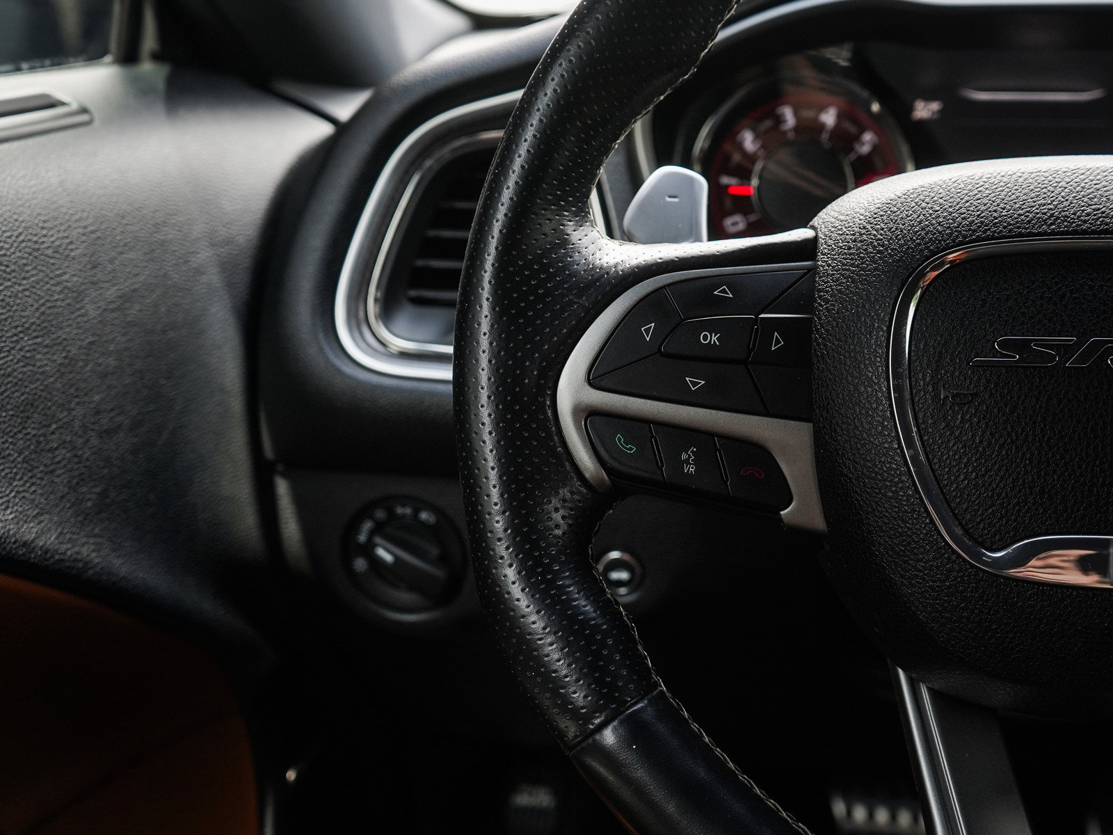 Used 2015 Dodge Challenger SRT Hellcat RWD image 17