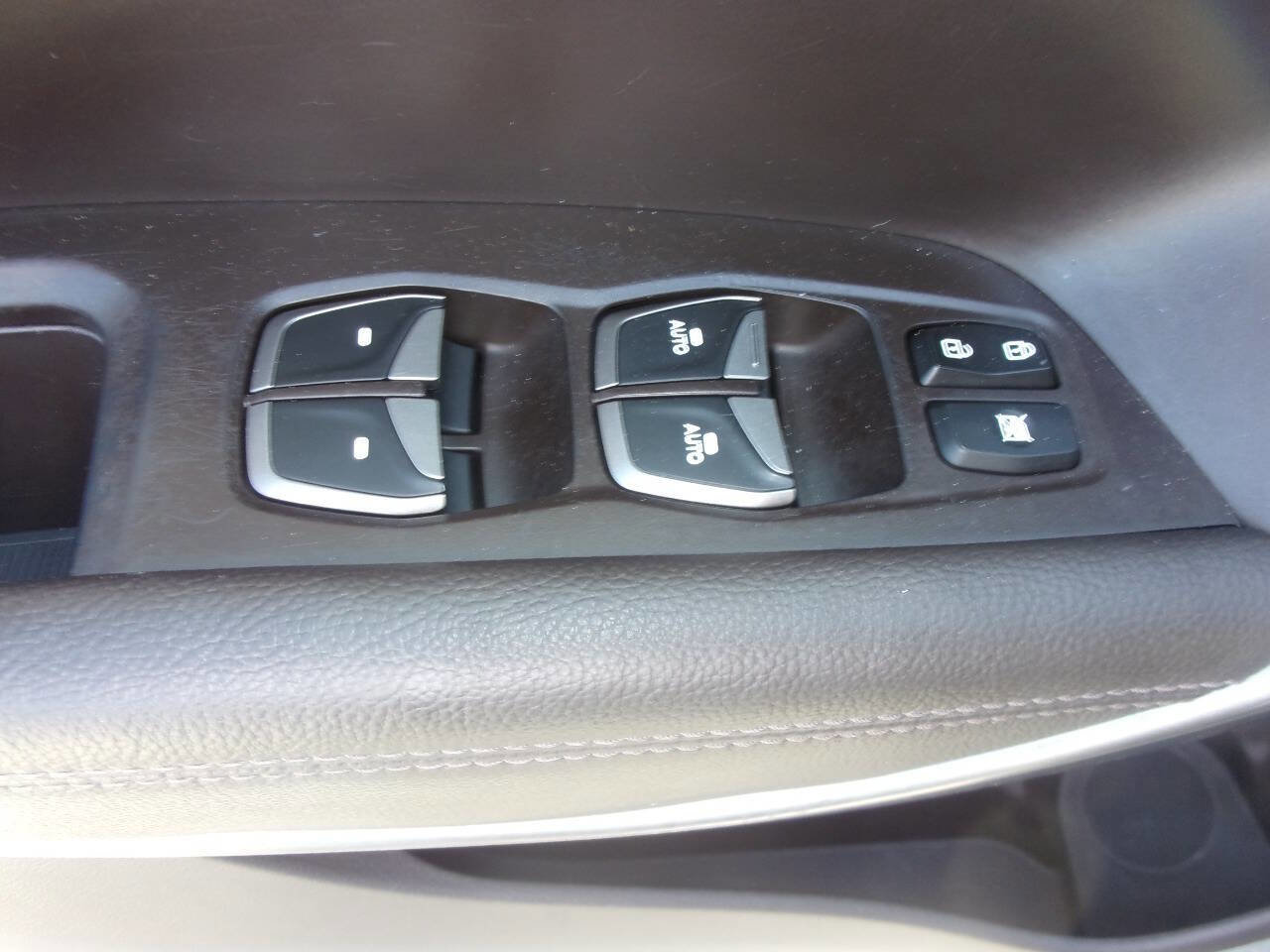 Used 2017 Hyundai Santa Fe Sport 2.0T FWD image 10